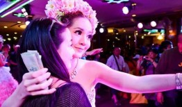 国产人妖网站,网络世界的另类风采